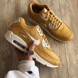 NWT Nike Air Max 90 Rare wheat gold NWT NWT Nike Air Max 90 Rare wheat gold NWT
